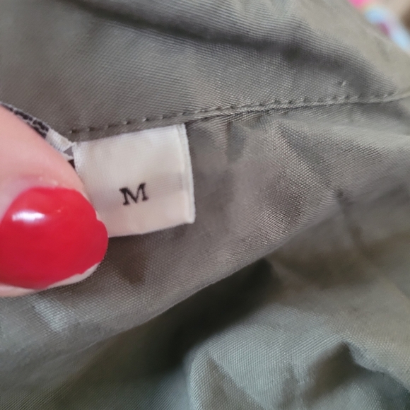 Woman's olive green 100% cotton cargo shorts size MEDIUM - Picture 10 of 10